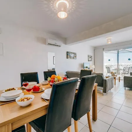 Luna Apartment *