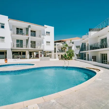 Luna Apartment Paralimni