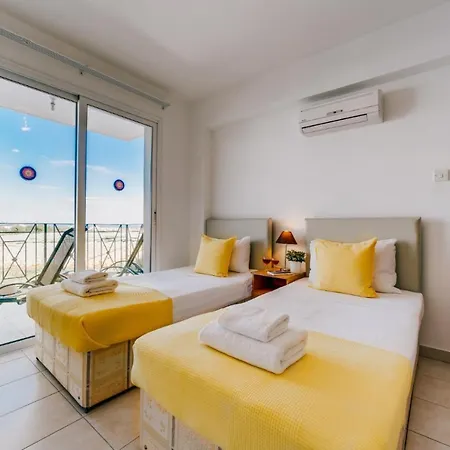 Luna Apartment Paralimni