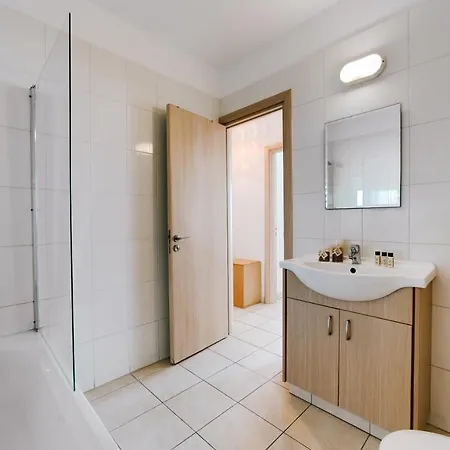Luna Apartment *