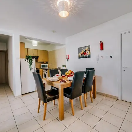Luna Apartment *
