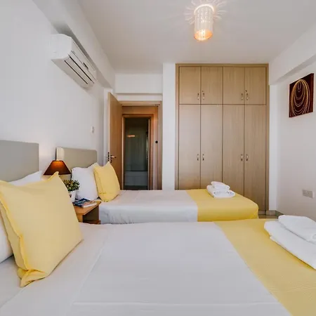 Luna Apartment Paralimni